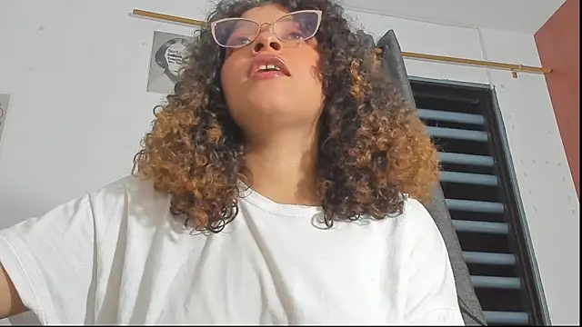 Snapshot of Ada_gales_ chatting on December 3, 2025, 4:57 am Ada gales online show from December 3, 2025, 4:57 am