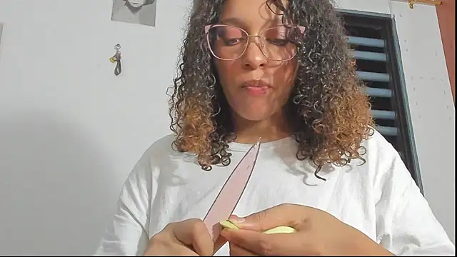 Snapshot of Ada_gales_ chatting on November 21, 2025, 4:44 am Ada gales online show from November 21, 2025, 4:44 am