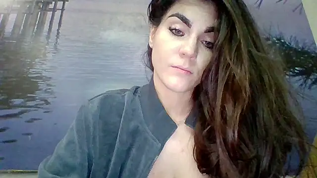 AliceTailor online show from April 16, 2026, 9:39 pm