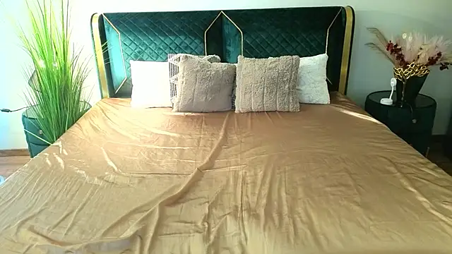 IceDanielles online show from March 26, 2026, 1:31 pm