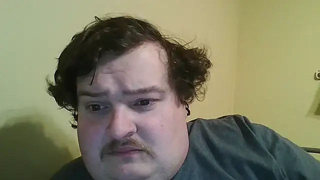 Snapshot of YelpedAverting chatting on December 17, 2025, 12:59 am YelpedAverting online show from December 17, 2025, 12:59 am