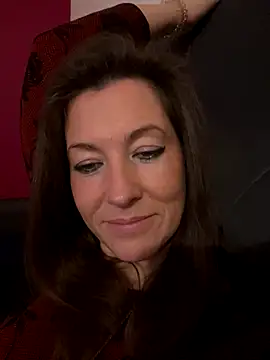 Snapshot of Lwhite1 chatting on November 21, 2025, 4:28 pm Lwhite1 online show from November 21, 2025, 4:28 pm