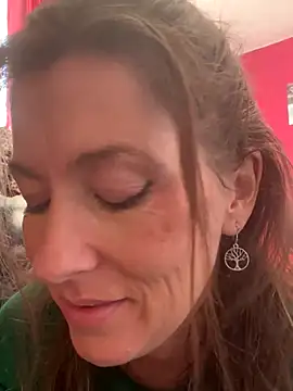 Snapshot of Lwhite1 chatting on October 24, 2025, 3:44 pm Lwhite1 online show from October 24, 2025, 3:44 pm