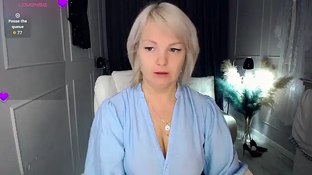 Juarnea online show from November 7, 2025, 4:17 am