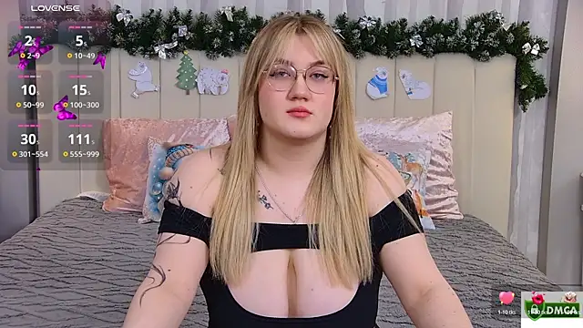 Snapshot of Nancy_Mooree chatting on December 18, 2025, 1:04 pm Nancy Mooree online show from December 18, 2025, 1:04 pm