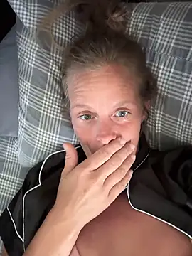 Snapshot of vixendoll87 chatting on February 21, 2025, 6:04 pm vixendoll87 online show from February 21, 2025, 6:04 pm