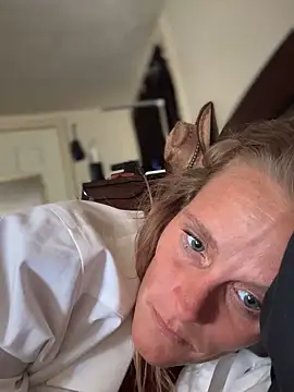 Snapshot of vixendoll87 chatting on March 3, 2025, 3:22 pm vixendoll87 online show from March 3, 2025, 3:22 pm