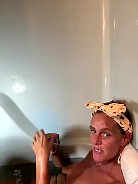 Snapshot of vixendoll87 chatting on November 9, 2025, 10:47 pm vixendoll87 online show from November 9, 2025, 10:47 pm