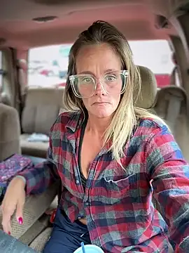 Snapshot of vixendoll87 chatting on March 16, 2025, 9:16 pm vixendoll87 online show from March 16, 2025, 9:16 pm