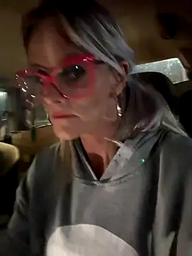 Snapshot of vixendoll87 chatting on November 16, 2025, 12:26 am vixendoll87 online show from November 16, 2025, 12:26 am