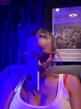 Snapshot of vixendoll87 chatting on March 1, 2025, 3:21 am vixendoll87 online show from March 1, 2025, 3:21 am