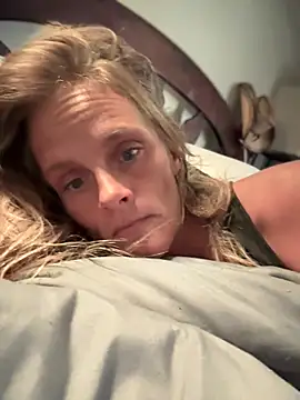 Snapshot of vixendoll87 chatting on February 27, 2025, 3:37 pm vixendoll87 online show from February 27, 2025, 3:37 pm