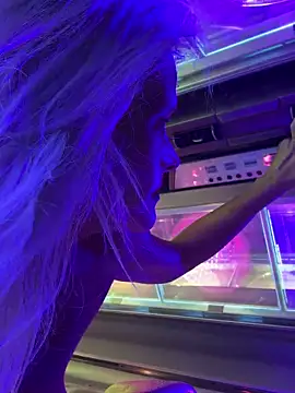 Snapshot of vixendoll87 chatting on October 19, 2025, 11:18 pm vixendoll87 online show from October 19, 2025, 11:18 pm