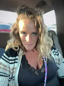 Snapshot of vixendoll87 chatting on March 8, 2025, 10:56 pm vixendoll87 online show from March 8, 2025, 10:56 pm