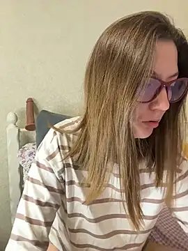 BeatriceTender online show from April 8, 2026, 7:26 pm