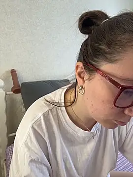 BeatriceTender online show from April 9, 2026, 12:00 pm