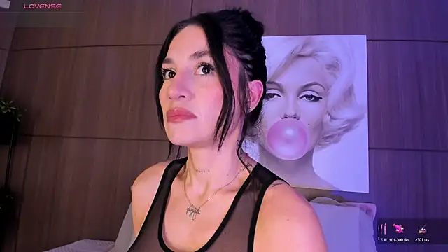 Snapshot of AgattaDuque chatting on November 28, 2025, 12:33 am AgattaDuque online show from November 28, 2025, 12:33 am