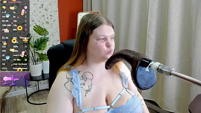 AuroraDemoni online show from January 14, 2026, 1:37 pm