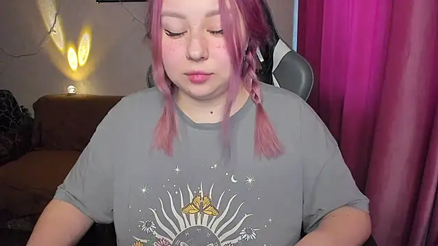 Milafoxxxy online show from November 30, 2025, 9:10 am