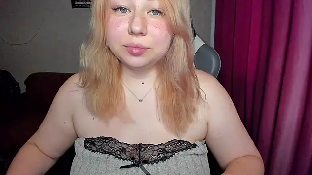 Snapshot of Milafoxxxy chatting on October 20, 2025, 10:16 am Milafoxxxy online show from October 20, 2025, 10:16 am