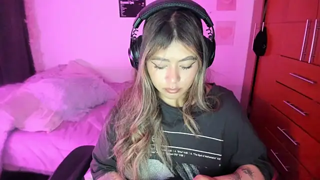 StephaniFox online show from April 21, 2026, 3:46 am