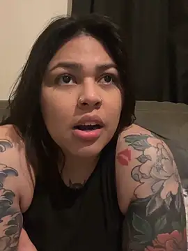 miacanela xo online show from April 21, 2026, 2:03 am