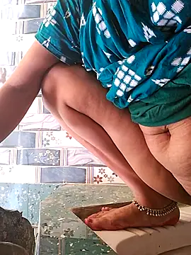 HotSexyBoudi online show from April 19, 2026, 8:04 am