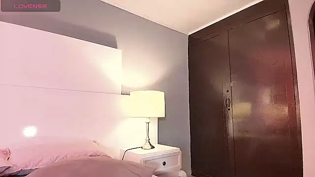 Snapshot of Tamaraakins chatting on October 8, 2025, 12:28 pm Tamaraakins online show from October 8, 2025, 12:28 pm