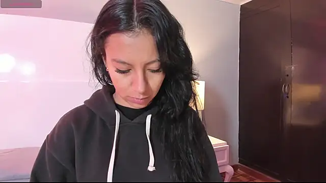 Snapshot of Tamaraakins chatting on November 10, 2025, 12:32 pm Tamaraakins online show from November 10, 2025, 12:32 pm