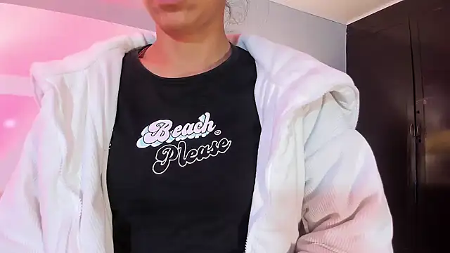 Snapshot of Tamaraakins chatting on November 17, 2025, 12:20 pm Tamaraakins online show from November 17, 2025, 12:20 pm