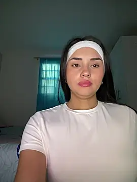 Snapshot of Kimmymadison- chatting on February 11, 2026, 8:52 pm Kimmymadison- online show from February 11, 2026, 8:52 pm