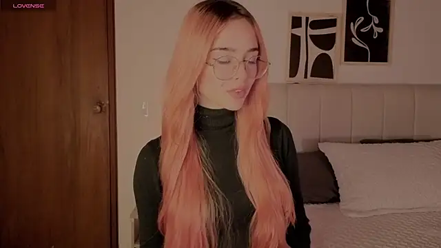 Roxxy mora online show from February 2, 2026, 10:31 pm