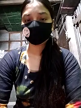 Snapshot of Aruyeshi- chatting on October 15, 2025, 3:27 am Aruyeshi- online show from October 15, 2025, 3:27 am