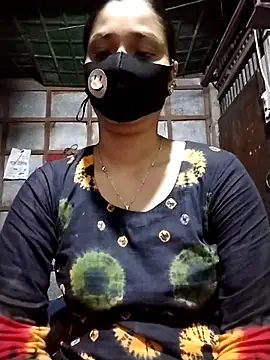 Snapshot of Aruyeshi- chatting on October 2, 2025, 3:21 am Aruyeshi- online show from October 2, 2025, 3:21 am