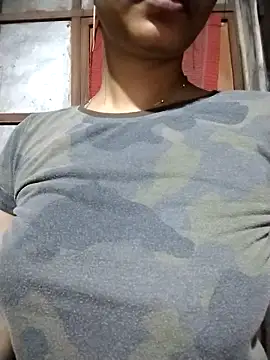 Snapshot of Aruyeshi- chatting on October 31, 2025, 3:47 am Aruyeshi- online show from October 31, 2025, 3:47 am