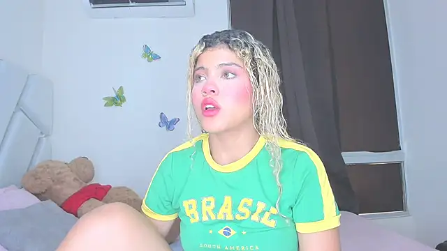 sofiacastillo01 online show from April 19, 2026, 4:19 pm