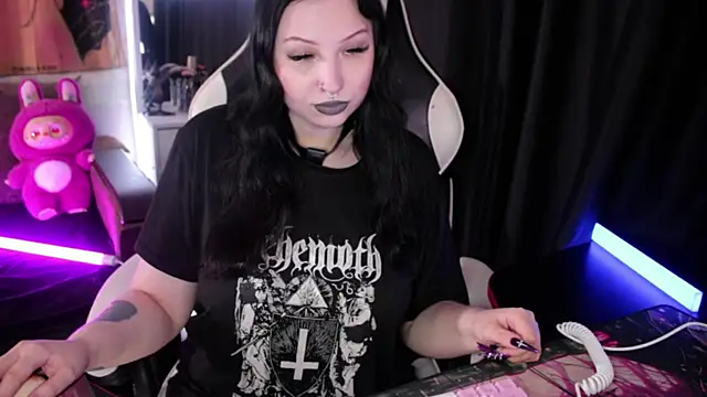 Snapshot of Kitty_goth chatting on August 3, 2026, 8:48 pm Kitty goth online show from August 3, 2026, 8:48 pm