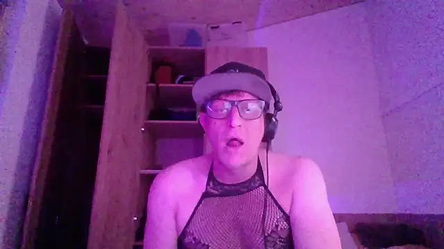 Bigthroaterboy online show from November 9, 2025, 6:56 pm