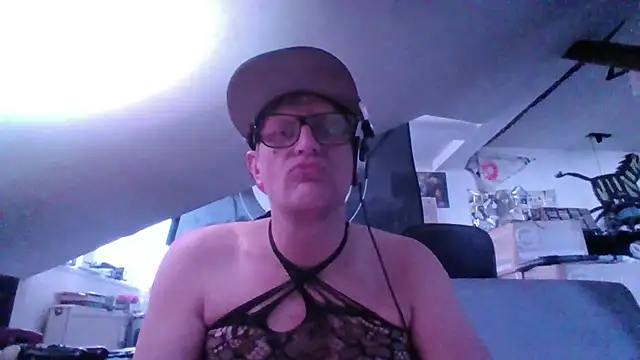 Bigthroaterboy online show from October 29, 2025, 9:19 am