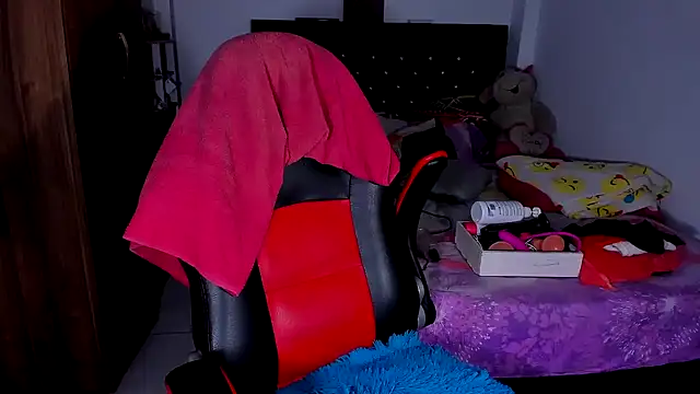 Snapshot of kerlysmith_24 chatting on February 17, 2025, 8:38 pm kerlysmith 24 online show from February 17, 2025, 8:38 pm