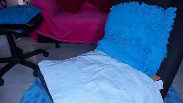 Snapshot of kerlysmith_24 chatting on September 27, 2025, 2:12 pm kerlysmith 24 online show from September 27, 2025, 2:12 pm