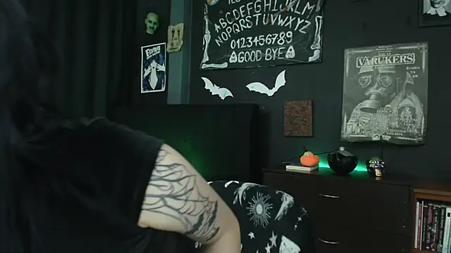 Snapshot of Goddess_Mortem chatting on June 17, 2026, 8:19 pm Goddess Mortem online show from June 17, 2026, 8:19 pm