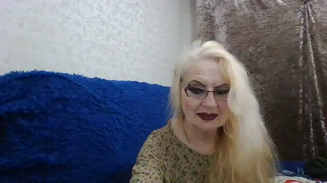 Snapshot of CarlyTreat chatting on November 30, 2025, 4:08 pm CarlyTreat online show from November 30, 2025, 4:08 pm