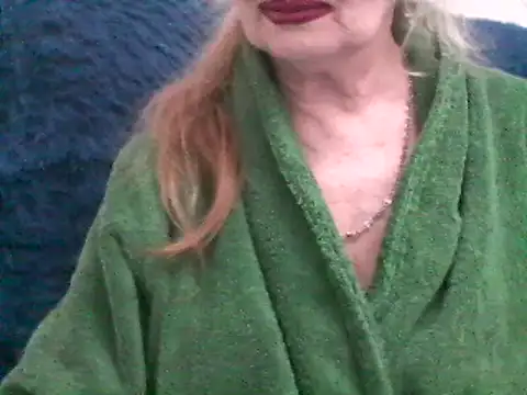 Snapshot of CarlyTreat chatting on February 19, 2025, 5:38 pm CarlyTreat online show from February 19, 2025, 5:38 pm