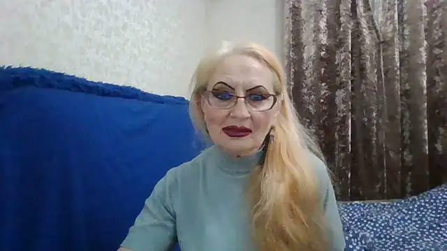 Snapshot of CarlyTreat chatting on October 31, 2025, 2:24 pm CarlyTreat online show from October 31, 2025, 2:24 pm