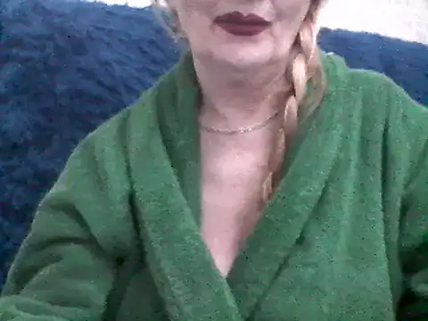 Snapshot of CarlyTreat chatting on February 26, 2025, 8:47 pm CarlyTreat online show from February 26, 2025, 8:47 pm