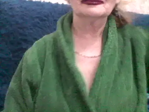 Snapshot of CarlyTreat chatting on February 18, 2025, 6:04 pm CarlyTreat online show from February 18, 2025, 6:04 pm