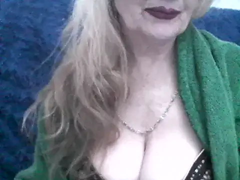 Snapshot of CarlyTreat chatting on March 12, 2025, 2:34 pm CarlyTreat online show from March 12, 2025, 2:34 pm