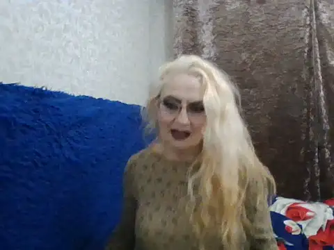 Snapshot of CarlyTreat chatting on December 1, 2025, 3:02 pm CarlyTreat online show from December 1, 2025, 3:02 pm