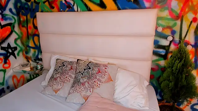 Snapshot of Liana_Bernocchi chatting on November 16, 2025, 8:57 pm Liana Bernocchi online show from November 16, 2025, 8:57 pm